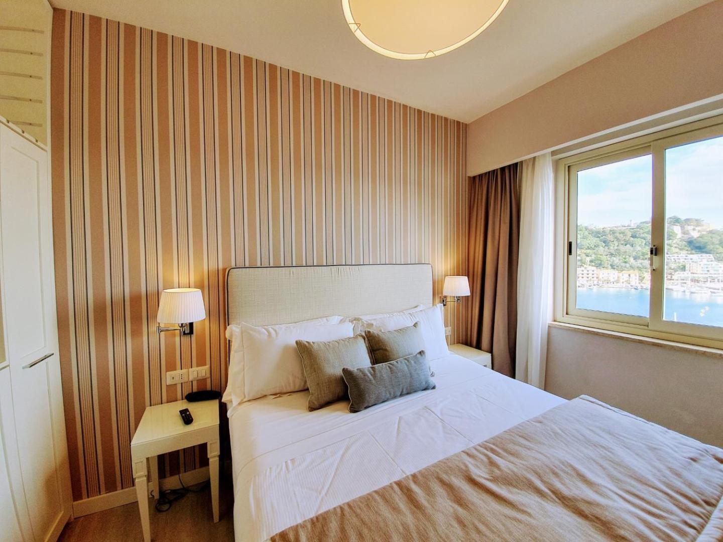Hotel Plaza Porto Azzurro Habitación foto